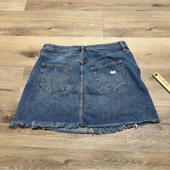 Free People A-Line Mini Skirt Size 31 Blue Distressed Denim Button Fly Raw Hem - Picture 7 of 7